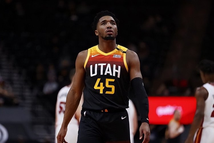 树立了一个 树立了一个